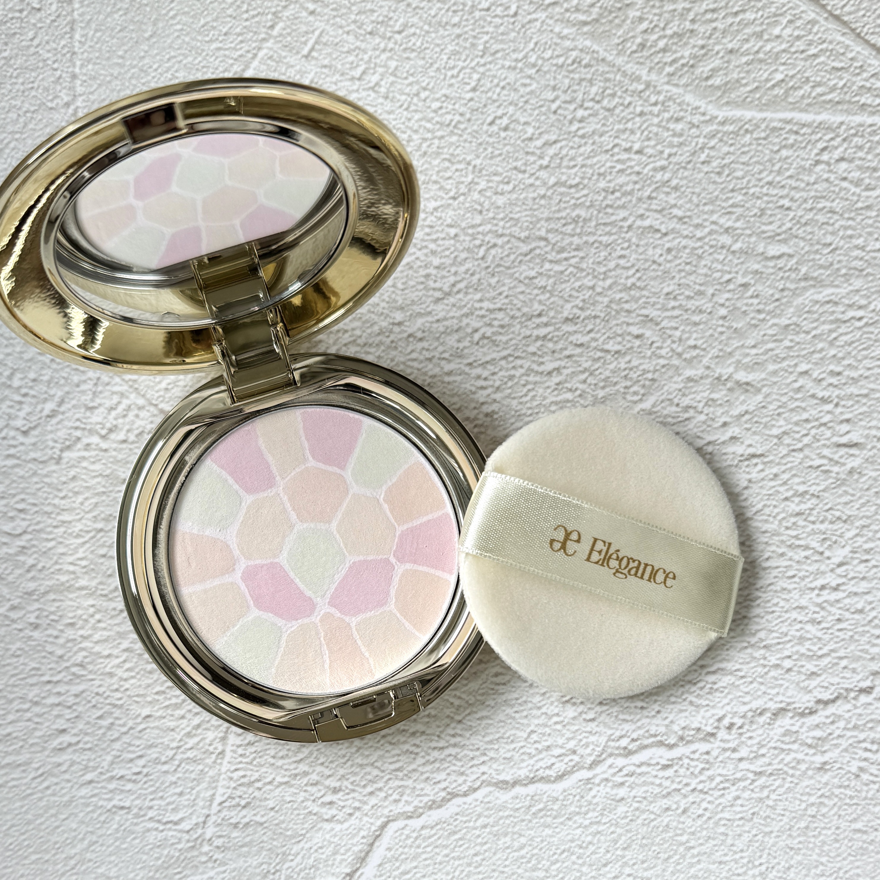 ラ プードル オートニュアンス VI エアリー/Elégance/プレストパウダーを使ったクチコミ（1枚目）