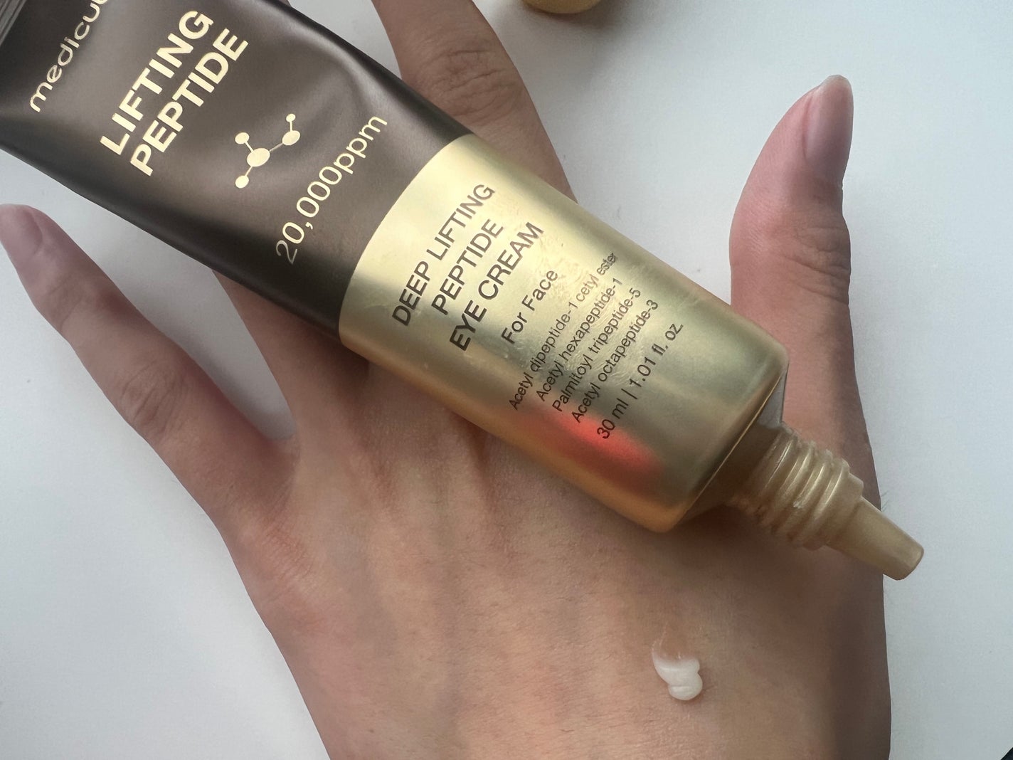 ディープリフティングアイクリーム/MEDICUBE/その他スキンケアを使ったクチコミ(2枚目)