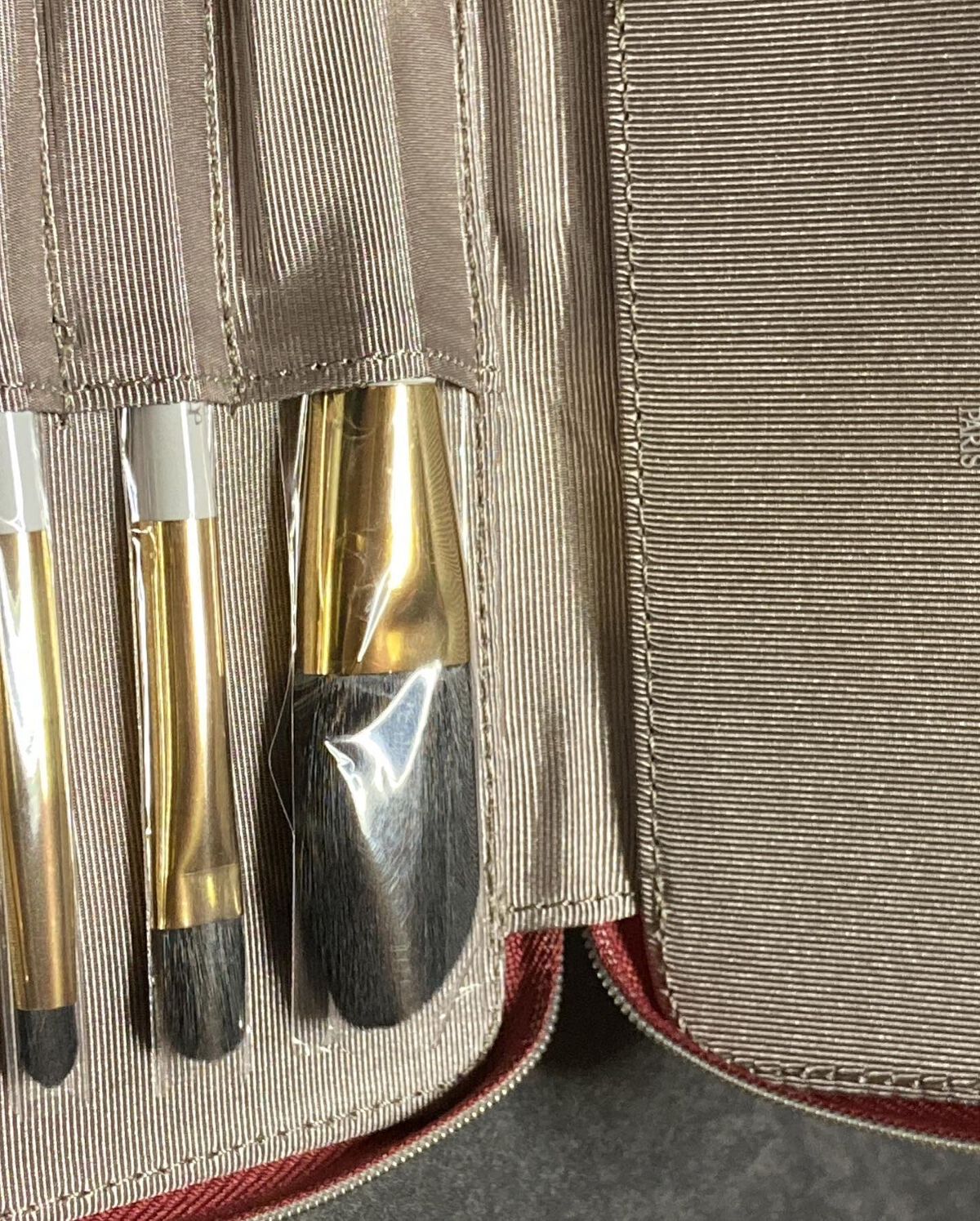 pomi on LIPS 「昨日記念品を貰って来ました👏ドンドンパフパフエレガンス..」(3枚目)