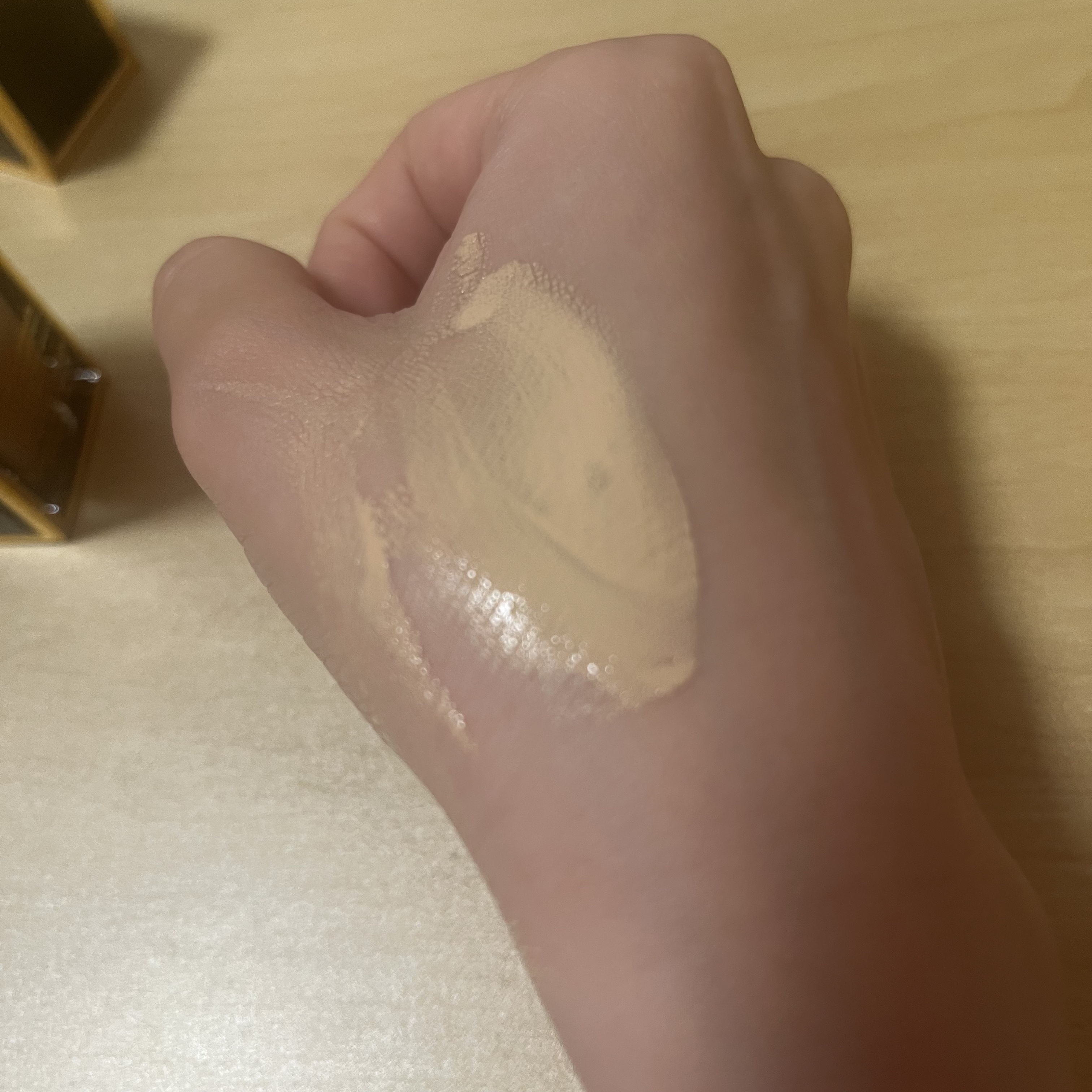 シェイド アンド イルミネイト ソフト ラディアンス ファンデーション SPF 50 0.3 アイボリー シルク/TOM FORD BEAUTY/リキッドファンデーションを使ったクチコミ（3枚目）