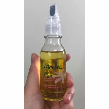 Melvita  Argan oil

こんにちは🐶
少し肌寒くなり、夏に受けた紫外線やクーラーの影響などで乾燥が気になりはじめてオイルをスキンケアに取り入れてみようと思い、気になっていたメルヴィーダの