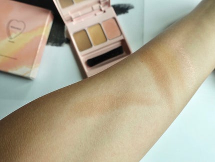 Anna on LIPS 「トレンドのカラー眉。ふんわり仕上がるので誰でも挑戦しやすいのが..」(5枚目)