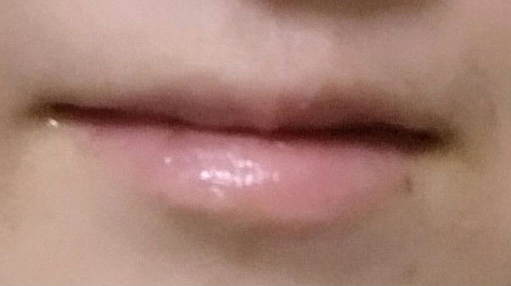 ストロベリーリップエッセンスUVn 02 ストロベリーチョコの香り/KiSS/リップケアを使ったクチコミ(1枚目)