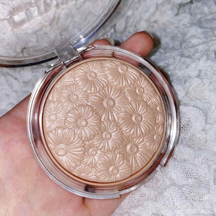 パウダー ポップ フラワー ハイライター/CLINIQUE/パウダーハイライトを使ったクチコミ(2枚目)