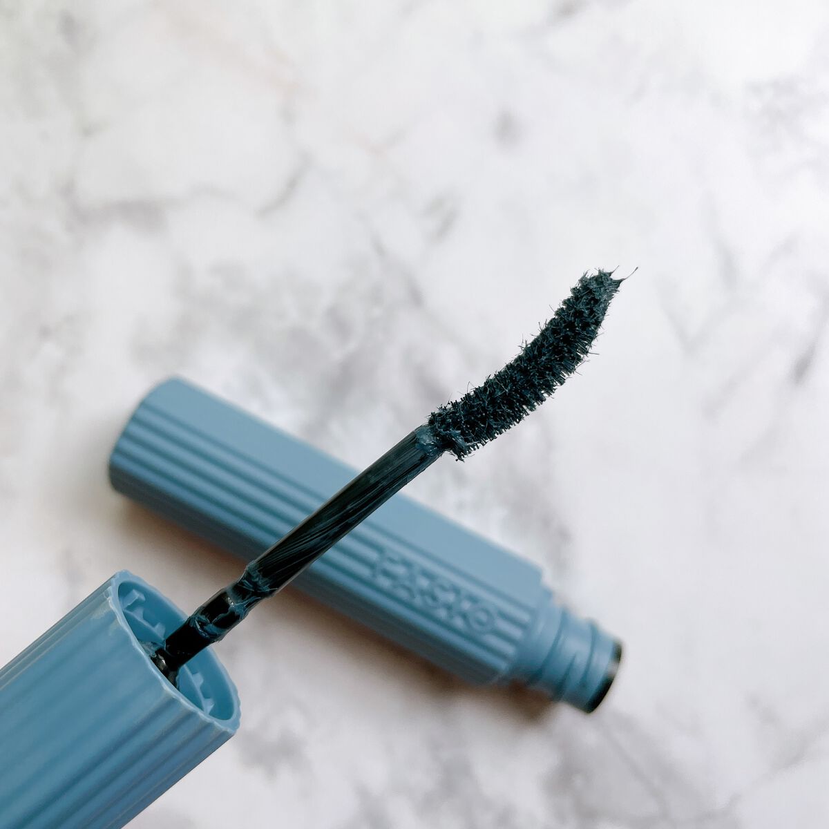 パーマネントカール マスカラ ハイブリッド（ロング） 101 永遠の幸福〈青いカーネーションの花言葉〉透明感をあたえるダスティブルー(限定)/FASIO/マスカラを使ったクチコミ（2枚目）