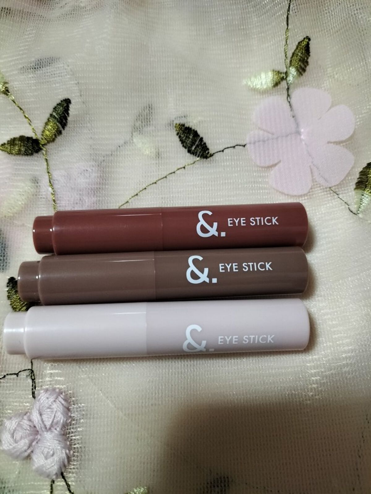 ＆．ペアコス  アイスティック 04a ブラウン/DAISO/スティックアイシャドウを使ったクチコミ（2枚目）