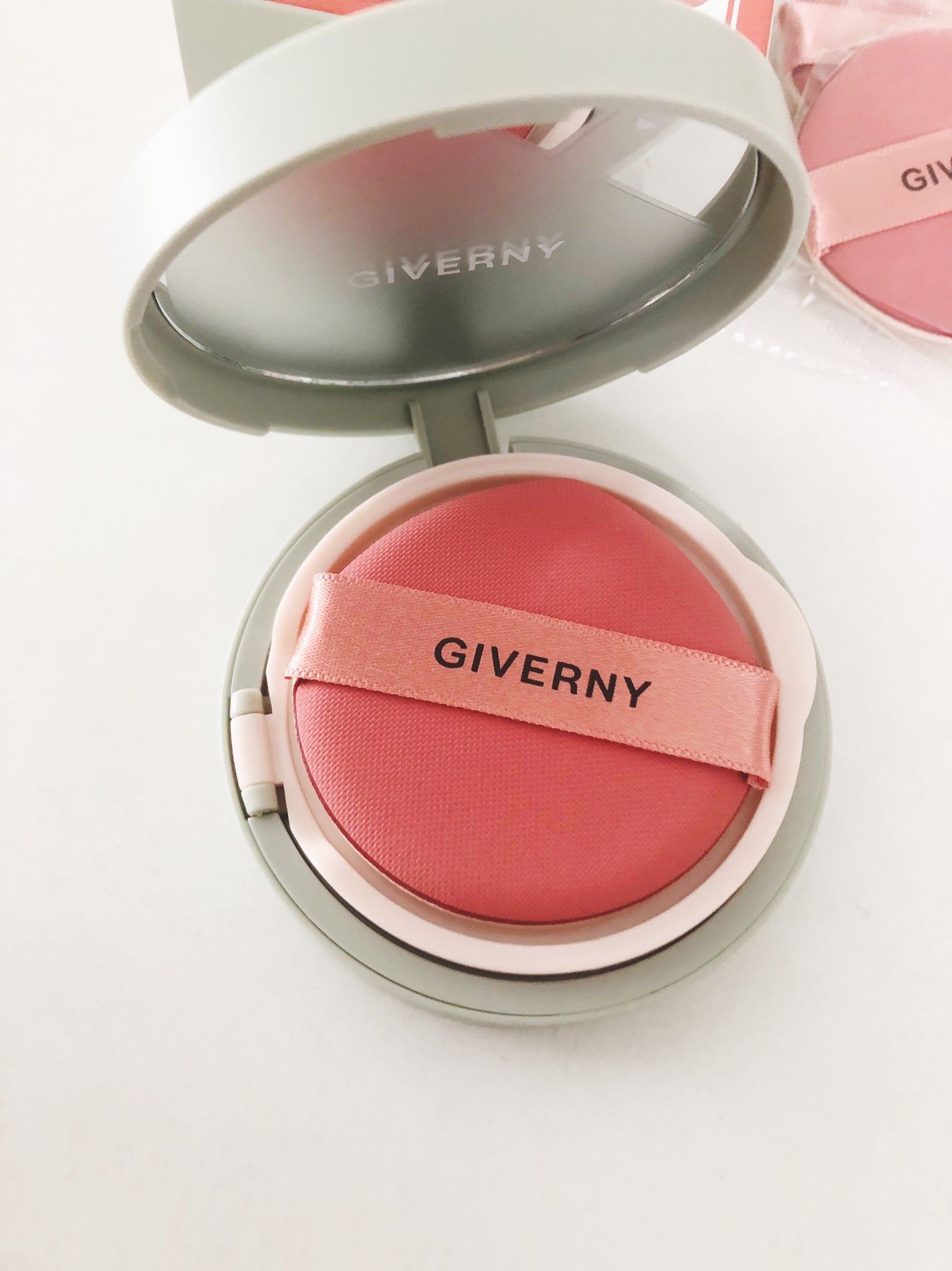 ジヴェルニー 密着カバークッション/GIVERNY/クッションファンデーションを使ったクチコミ(3枚目)