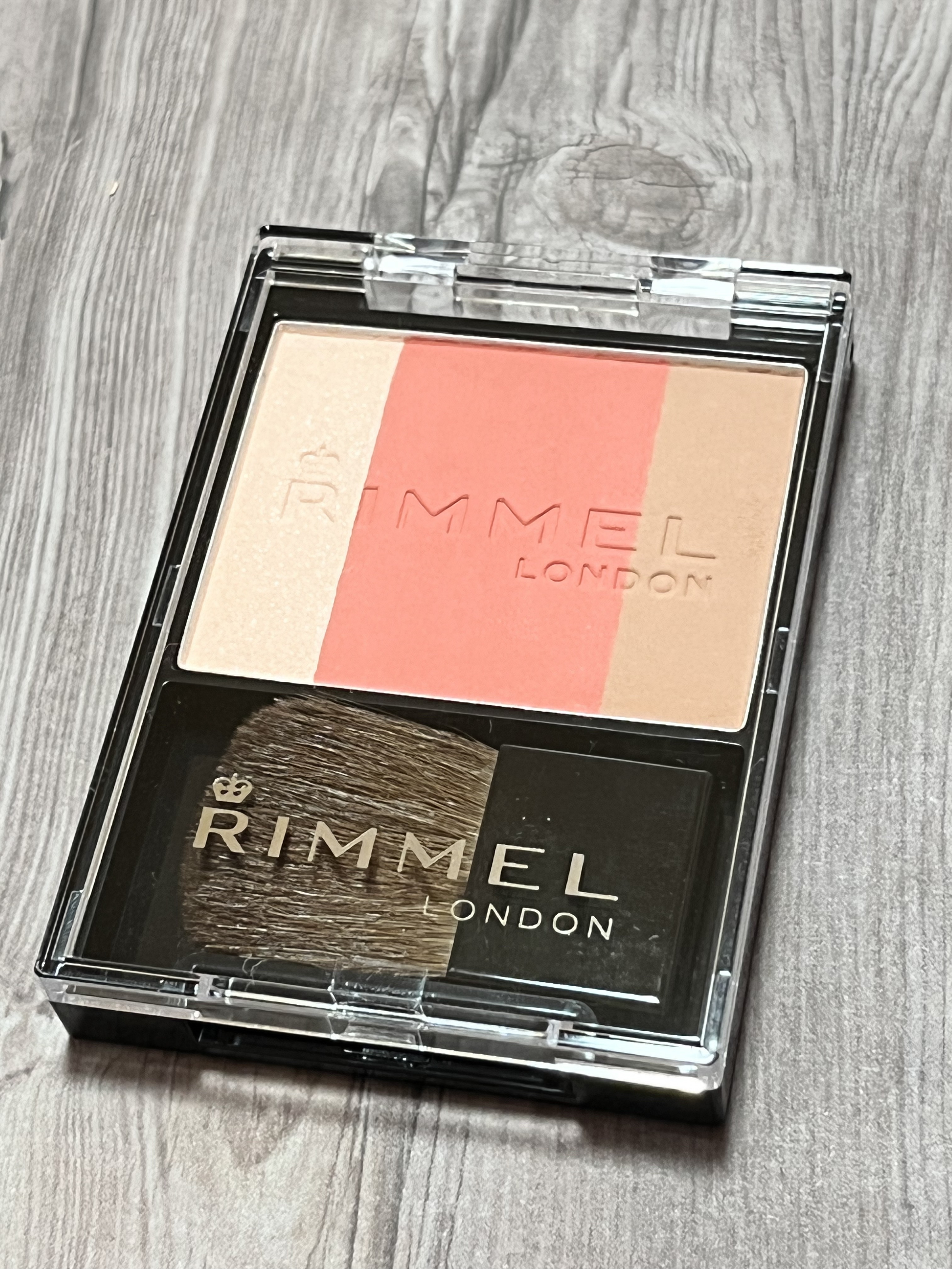 スリーインワン モデリングフェイスブラッシュ/リンメル ロンドン/パウダーチークを使ったクチコミ（1枚目）