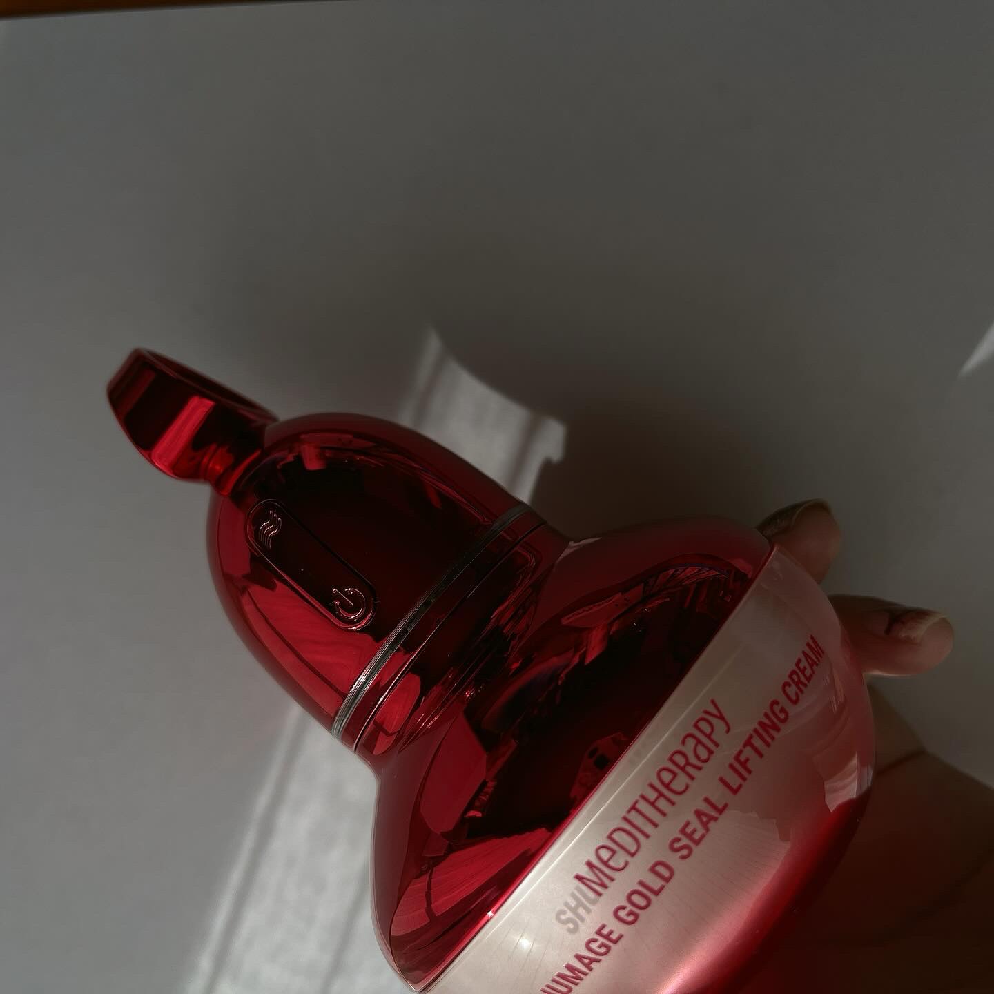 シューマジゴールド糸リフティングクリーム+EMS美顔器/MEDITHERAPY/フェイスクリームを使ったクチコミ（1枚目）