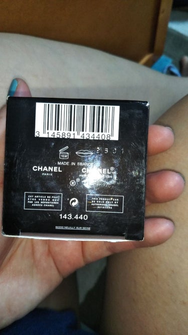 CHANEL LE L レーヴル エ コントゥールのクチコミ「硬めのテクスチャーで、塗るとすぐに乾きます。
目の下や瞼にも良いかもしれません。

..」（1枚目）