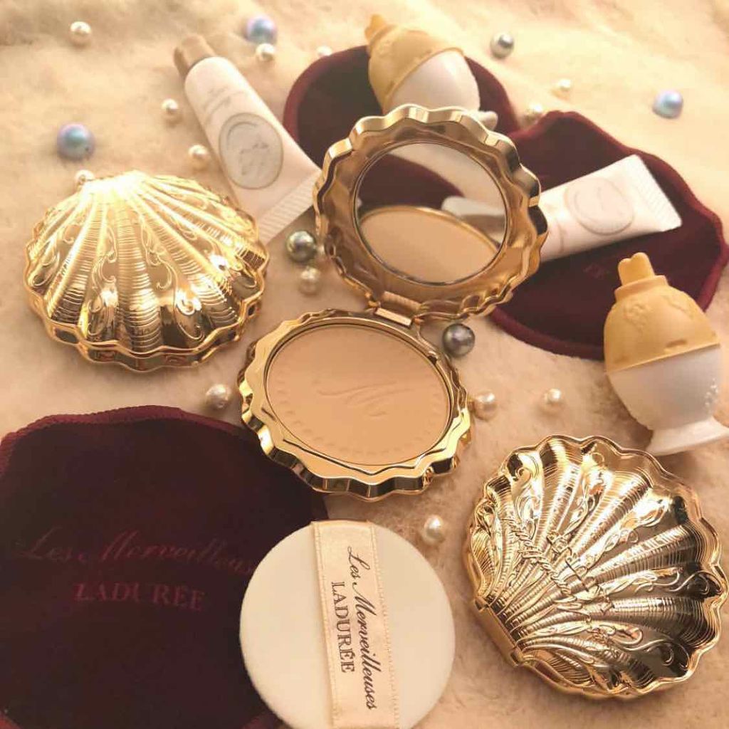 リミテッド エディション パウダー ケース/レ・メルヴェイユーズ ラデュレ/その他化粧小物を使ったクチコミ(2枚目)