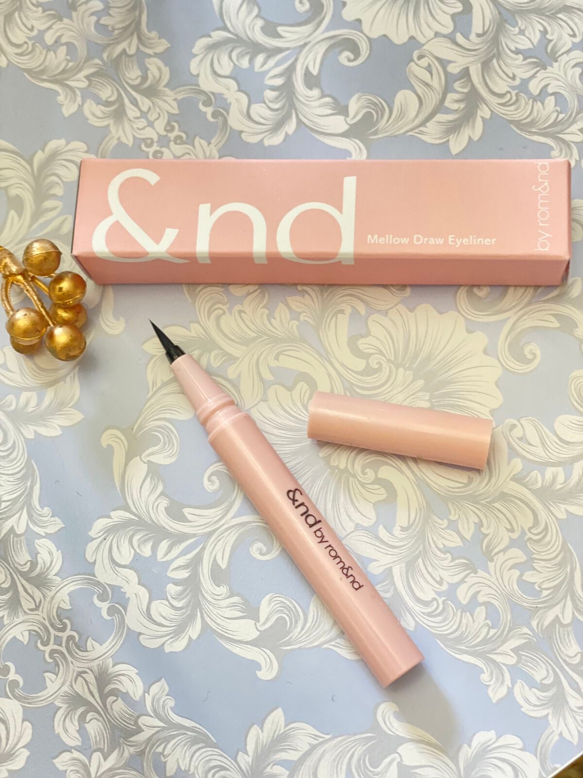 よしみ on LIPS 「みんな 急げダッシュ💨ローソンが遂に貼り方品薄ごめんなさい状態..」(3枚目)