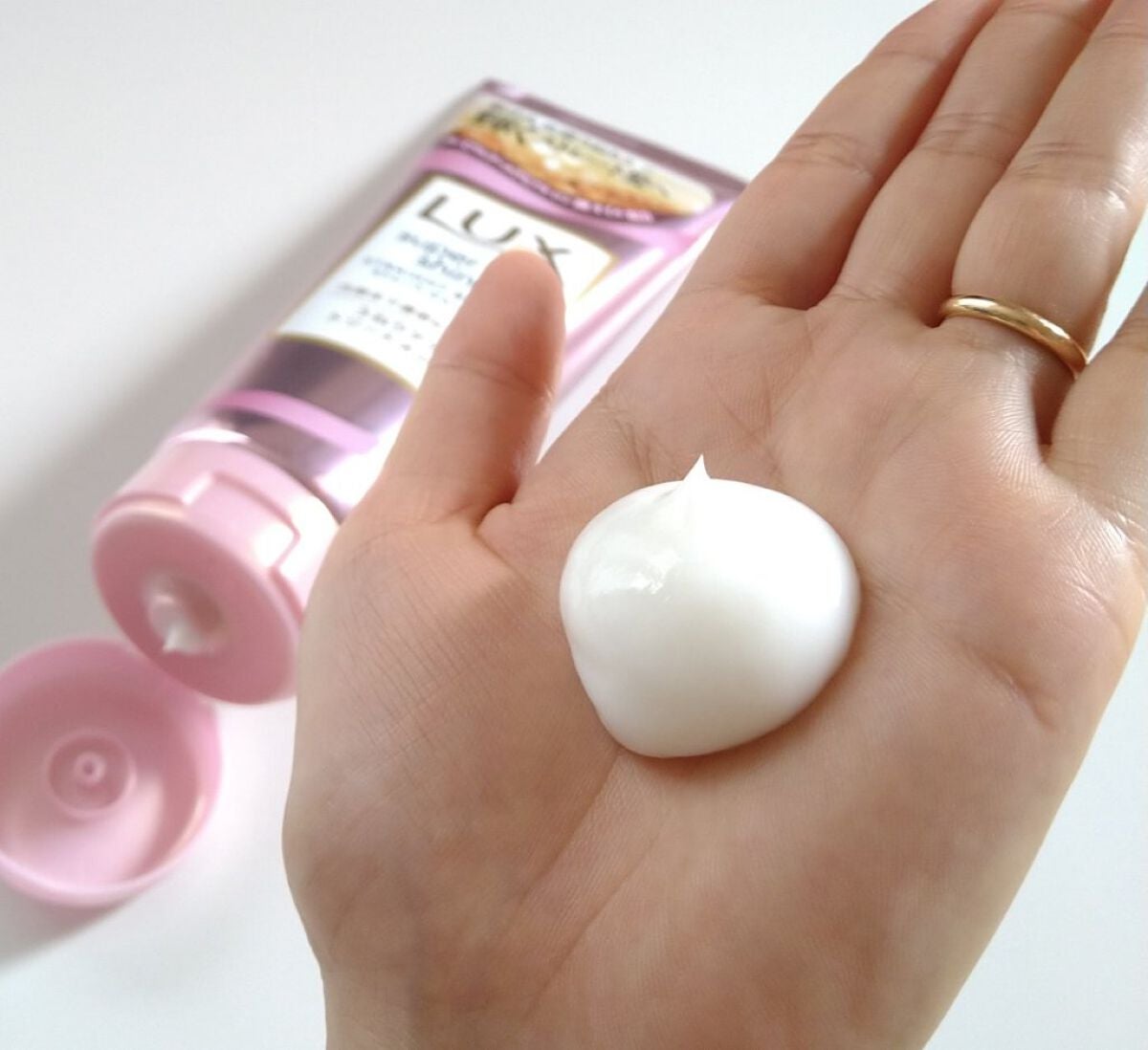 スーパーリッチシャイン ストレートビューティー うねりケアトリートメント/LUX/洗い流すヘアトリートメントを使ったクチコミ(3枚目)