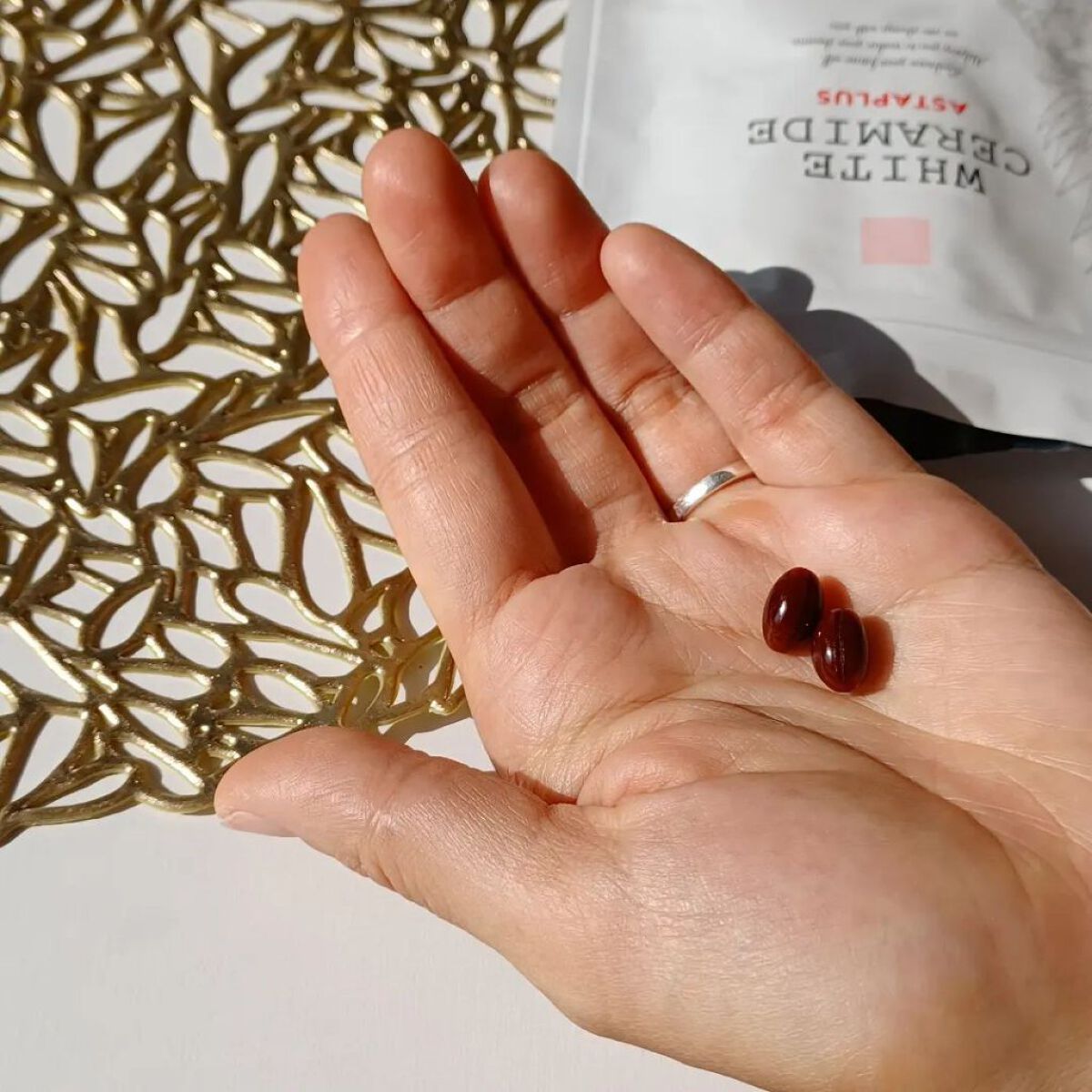 WHITE CERAMIDE ASTAPLUS/B/H COLLECT/美容サプリメントを使ったクチコミ（3枚目）