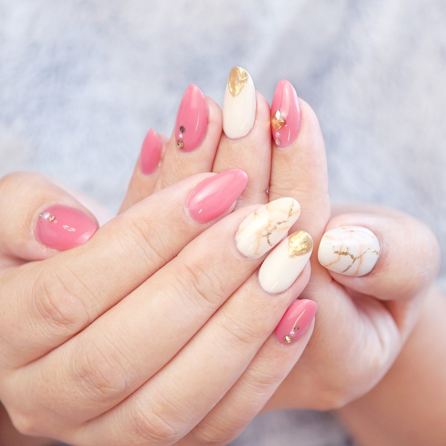 Rin★ on LIPS 「♥新春ネイルはピンクで💗大人の肌にもなじむくすみピンクに、お正..」(2枚目)