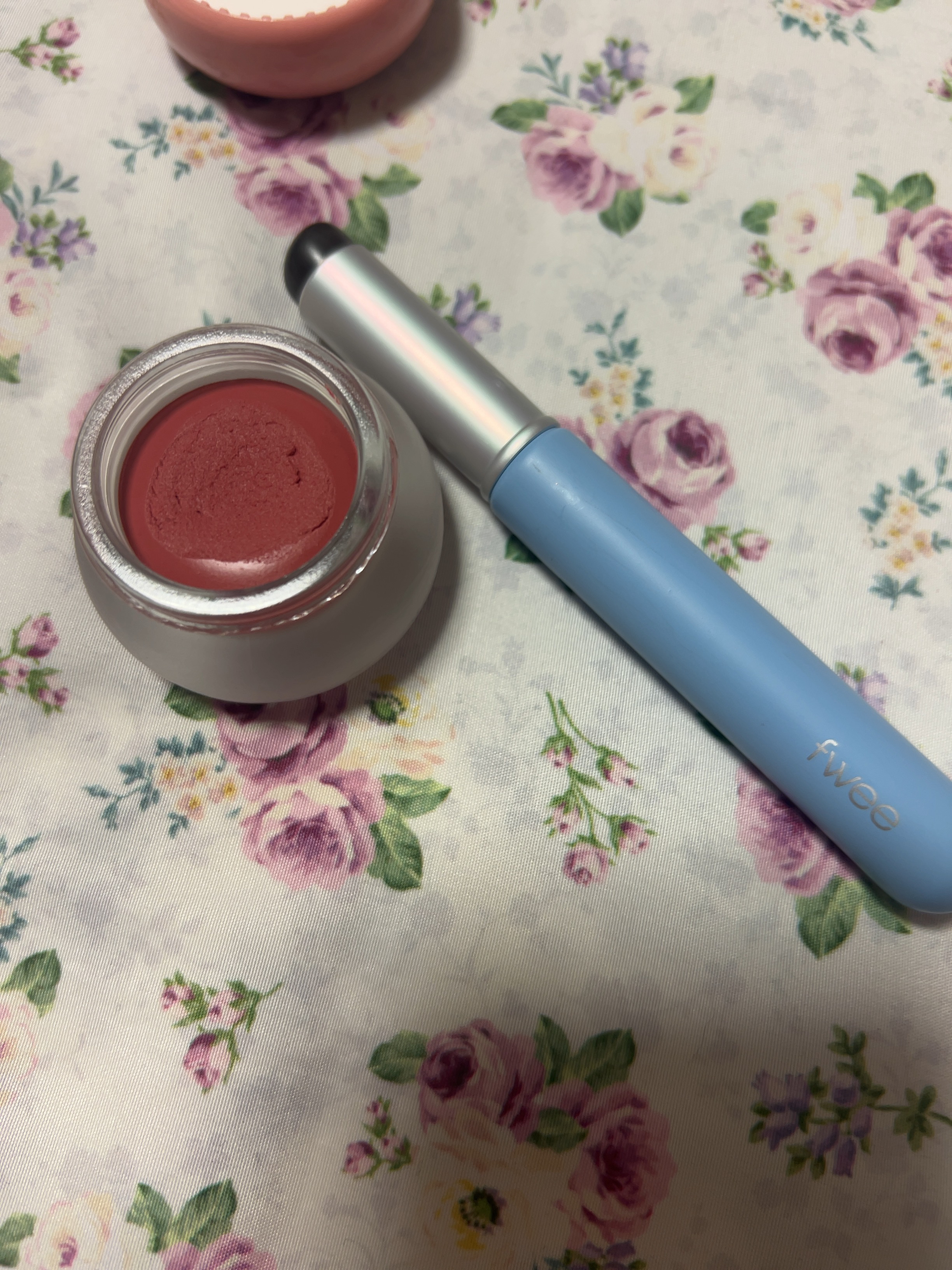 スターダストダイヤモンドハイライトパウダー/PERFECT DIARY/パウダーハイライトを使ったクチコミ（2枚目）