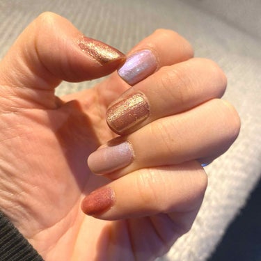 nails inc. スパークル ライク ア ユニコーン ネイルポリッシュデュオのクチコミ「ネイルズインクのユニコーンキッド♡
角度によって色が変わってすてき！..」（1枚目）