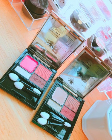 ＊MAQuillAGE 
＊ドラマティックスタイリングアイズD ￥2800(税抜)

MAQuillAGEの新作アイシャドウ💫

濡れツヤをベースで仕込んでいくとゆう新しい感覚のアイシャドウ！

サイト