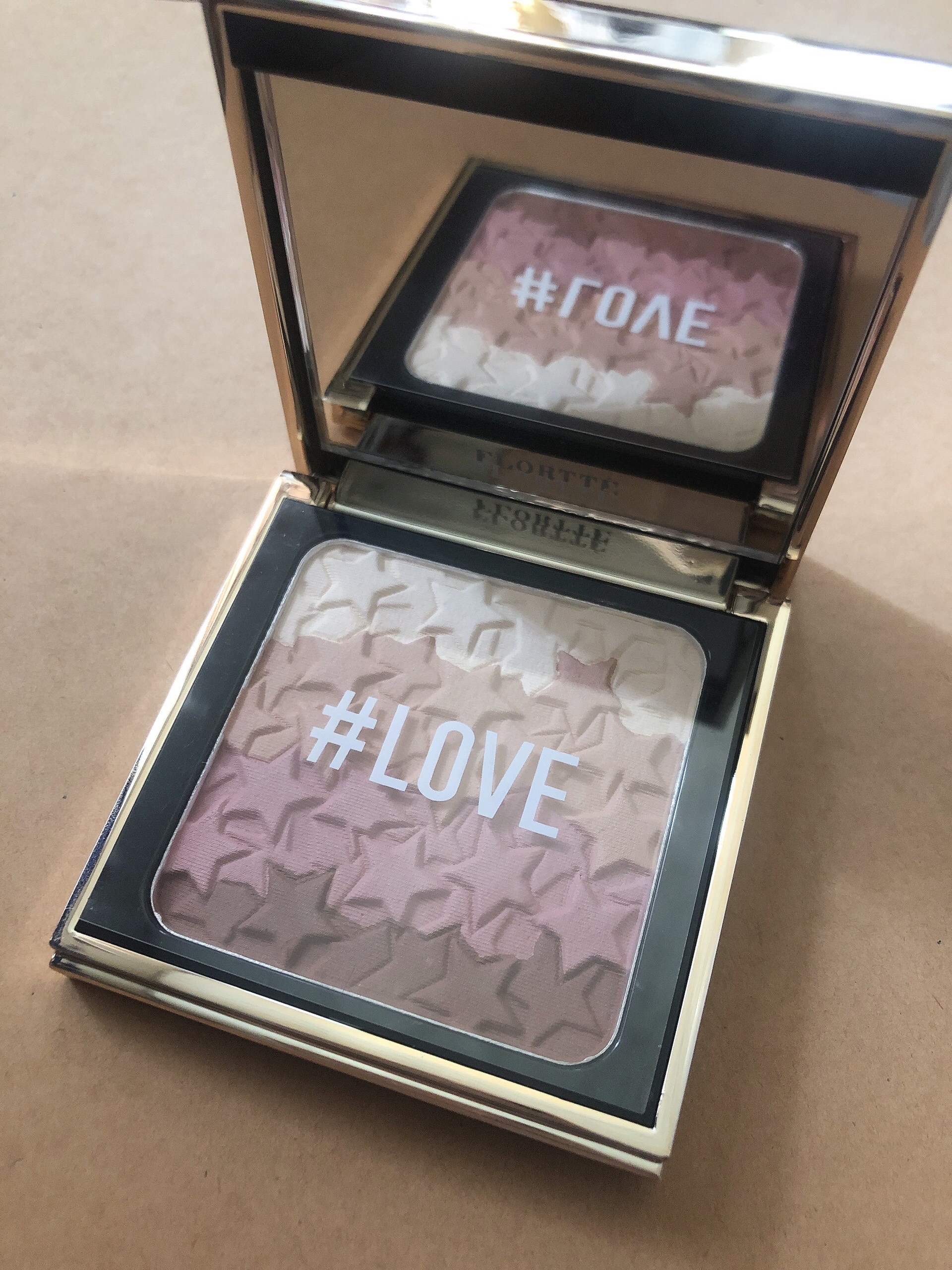 フロレット 星に願いシリーズ ブラッシュコンパクト/FLORTTE/単色アイシャドウを使ったクチコミ（2枚目）