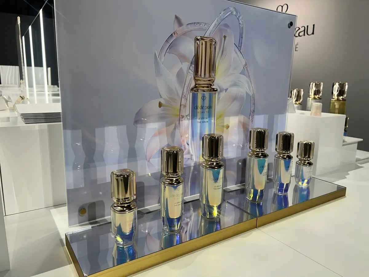 momoð«§ on LIPS ãå
æ¥ãã¯ã¬ãã®ãããã¢ãããžè¡ã£ãŠããŸããâšã«ã»ã©ã ã®çŸå®¹æ¶²ã®..ãïŒ1æç®ïŒ