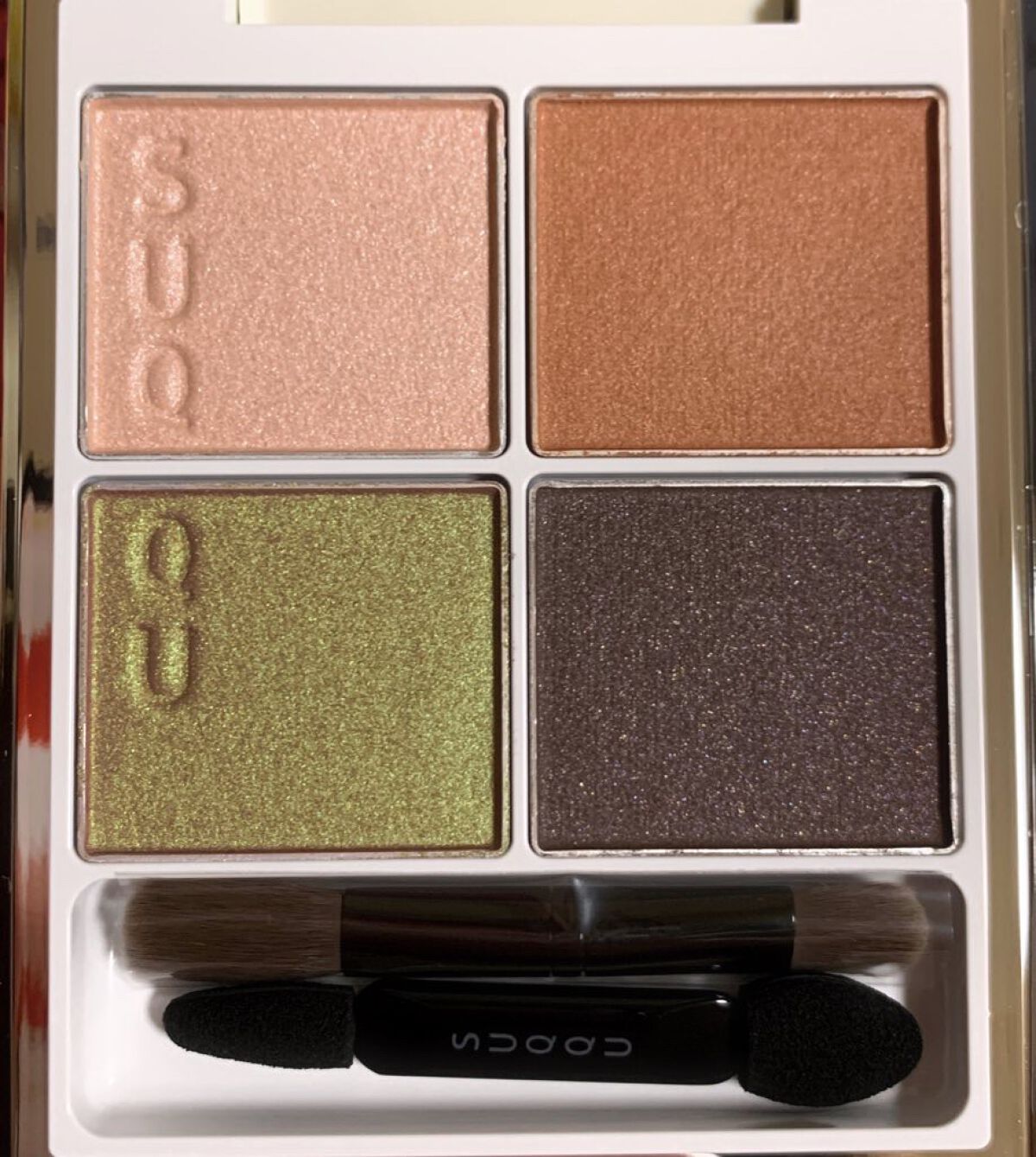 SUQQU  125  光舞
こちらはまだ買えるとこあるかも

こちらのパレットは実は偏光カラー目的で
買えたらでいいやくらいの気持ちで予約してたんです
当日引き取り待ちしてる間に実物のテスター見てたら
右下の締め色がめちゃくちゃ可愛くて
