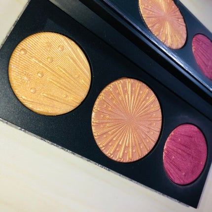 フラッシング アイス エクストラ ディメンション スキンフィニッシュ トリオ ミディアム ディープ/M・A・C/パウダーハイライトを使ったクチコミ(2枚目)