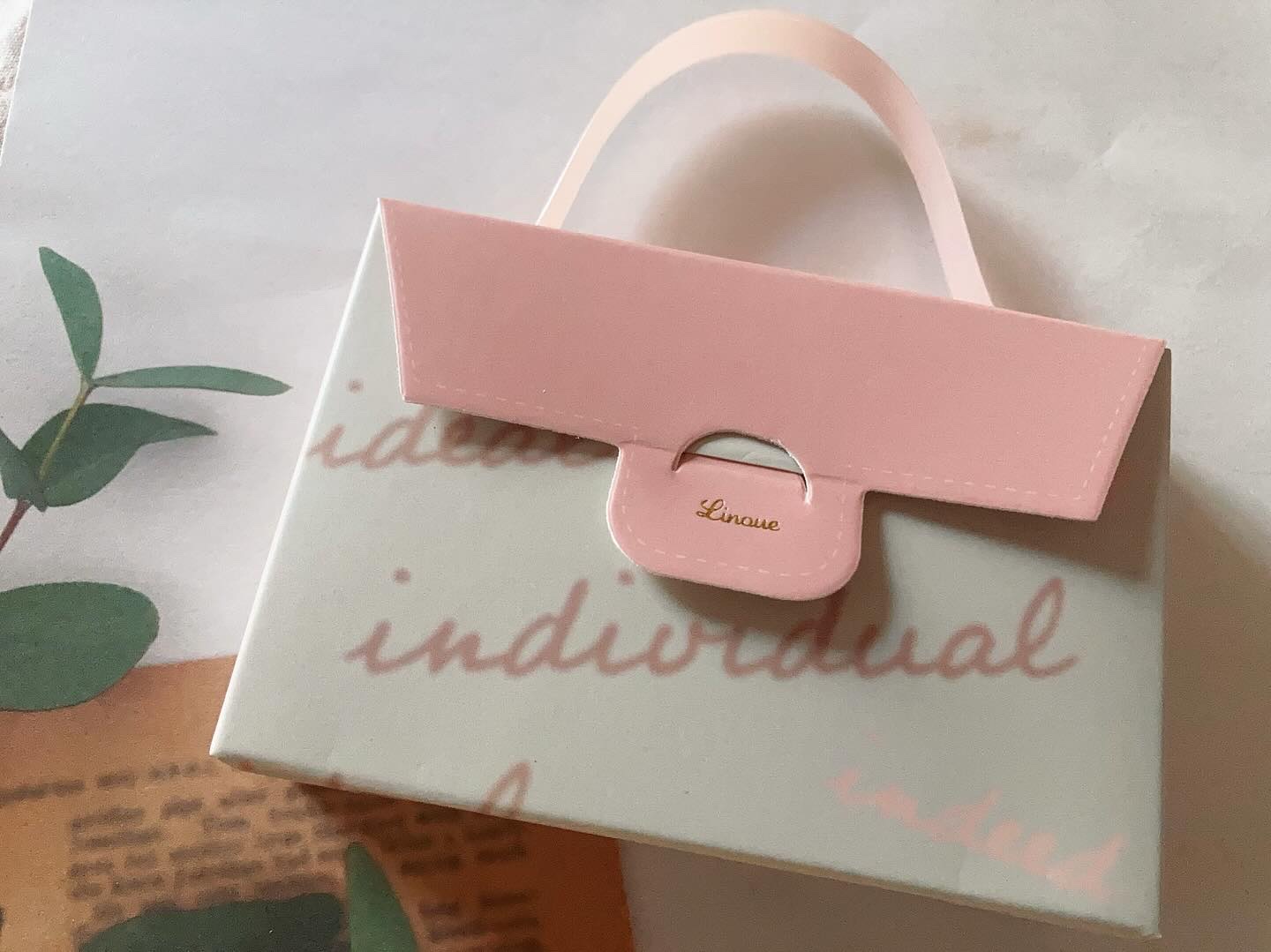 闇ショップみたいな激安店で
あさくってきた購入品w

このボディローション
ダレノガノ明美さんプロデュースてみかけて
香りがホワイトムスク大好きで惹かれたんだけど
好き嫌い分かれる香りかも？！

マルチパレットはパケ買いに見せかけた
アイシ