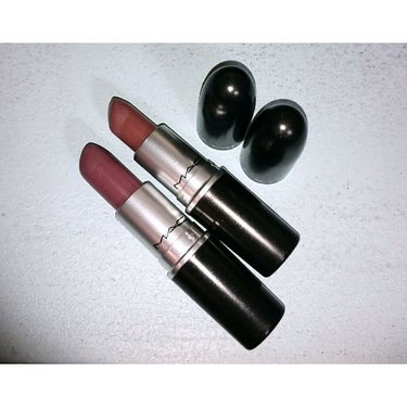 MAC★Lipstick  

トープ(マット)&
クリームインユアコーヒー(クリームシーン)

マットが好きだから
クリームインユアコーヒーも
マットだったら最高だけど😆💦

どっちも茶系で大好き❤
