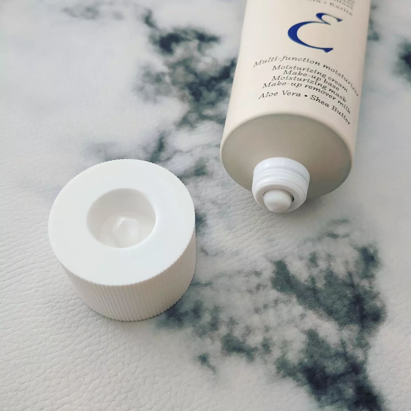 アンブリオリス モイスチャークリーム/アンブリオリス/フェイスクリームを使ったクチコミ（2枚目）