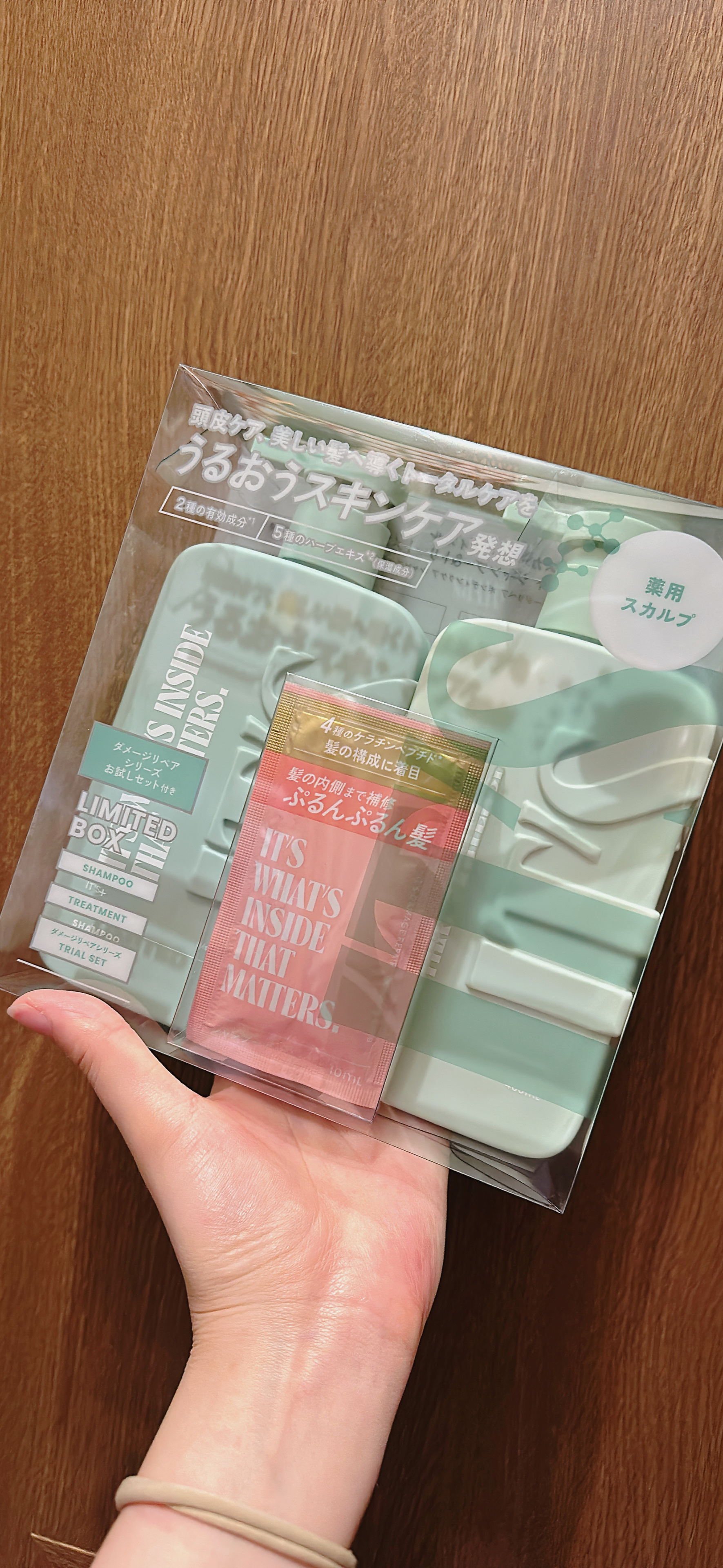 薬用スカルプ メディカルモイスト シャンプー/トリートメント/IT’S WHAT’S INSIDE THAT MATTERS./市販シャンプーを使ったクチコミ（1枚目）