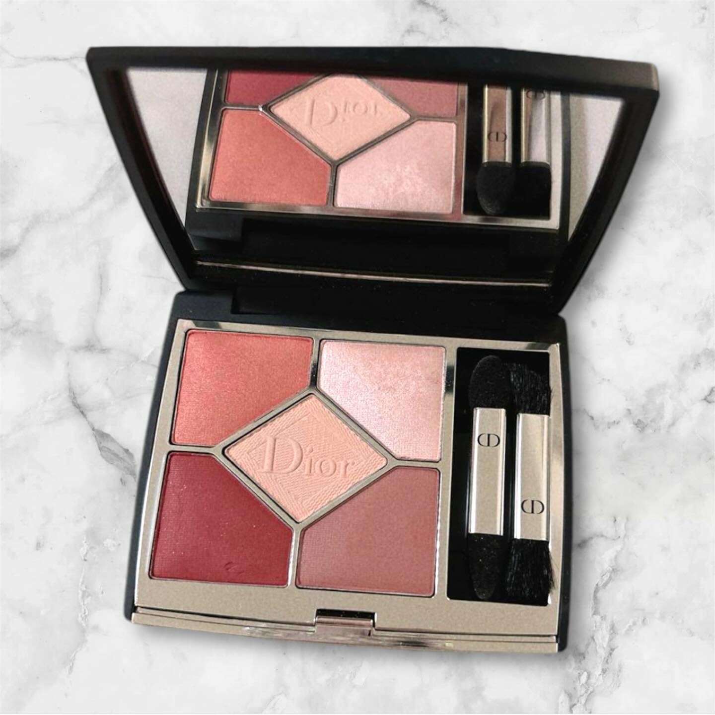 ︎💕︎Dior アイシャドウ　サンク クルール クチュール  729 ローザムタビリス︎💕︎

⁡洗練されたローズピンク系のアイシャドウパレットで、やわらかなピンクから深みのあるモーヴまでが揃った色合いが特徴です。
⁡
729 ローザム