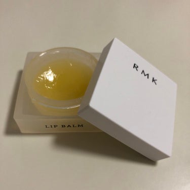 #RMK
#リップバーム＜LC＞

お気に入り保湿リップ😚

このリップバームはとにかく保湿力が高いです。
私は寝る前に塗っているのですが翌朝までしっかり唇に残ってます！
香りはレモンシトラスで飴っぽい