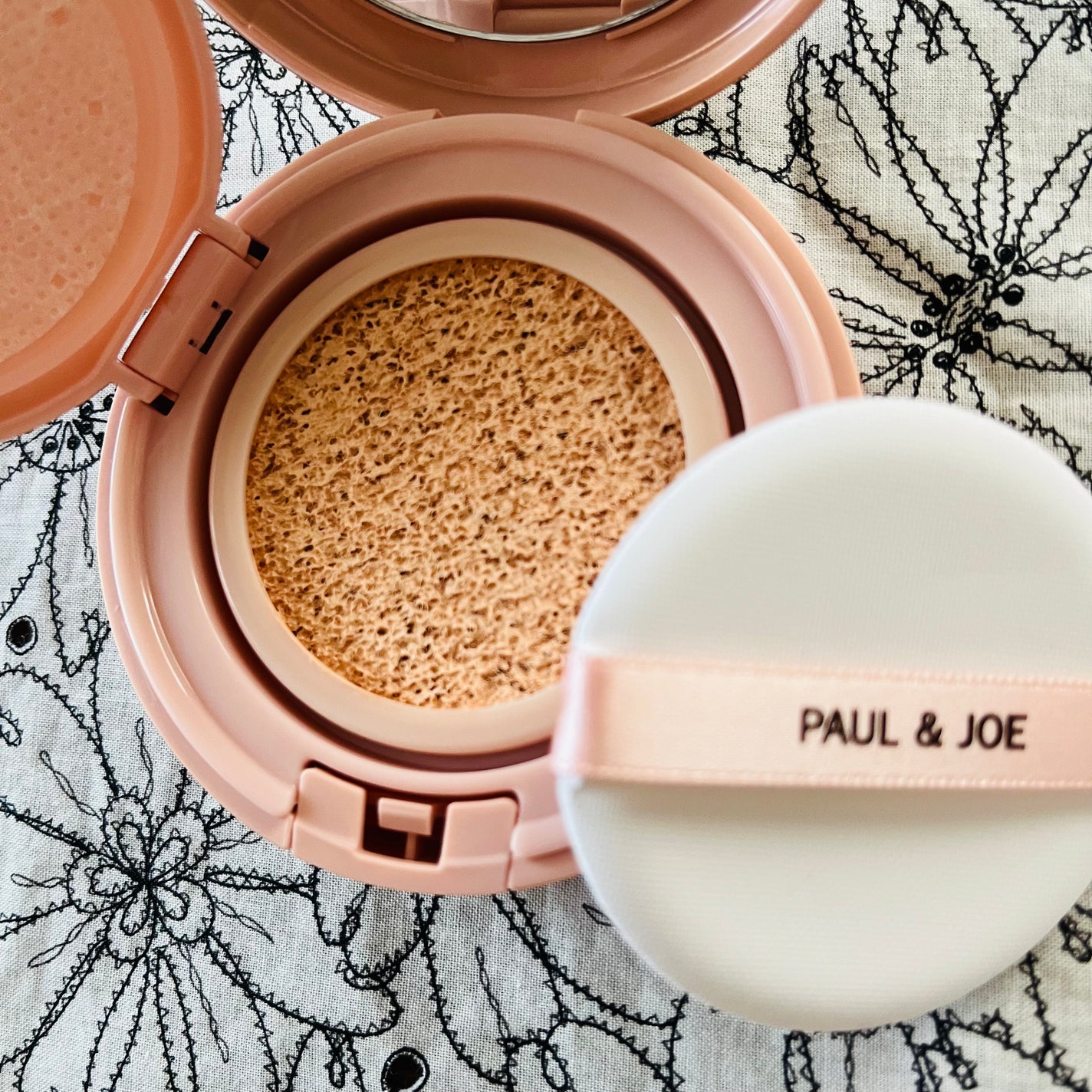 シースルー ヴェール コンパクト/PAUL & JOE BEAUTE/ファンデーションを使ったクチコミ(5枚目)