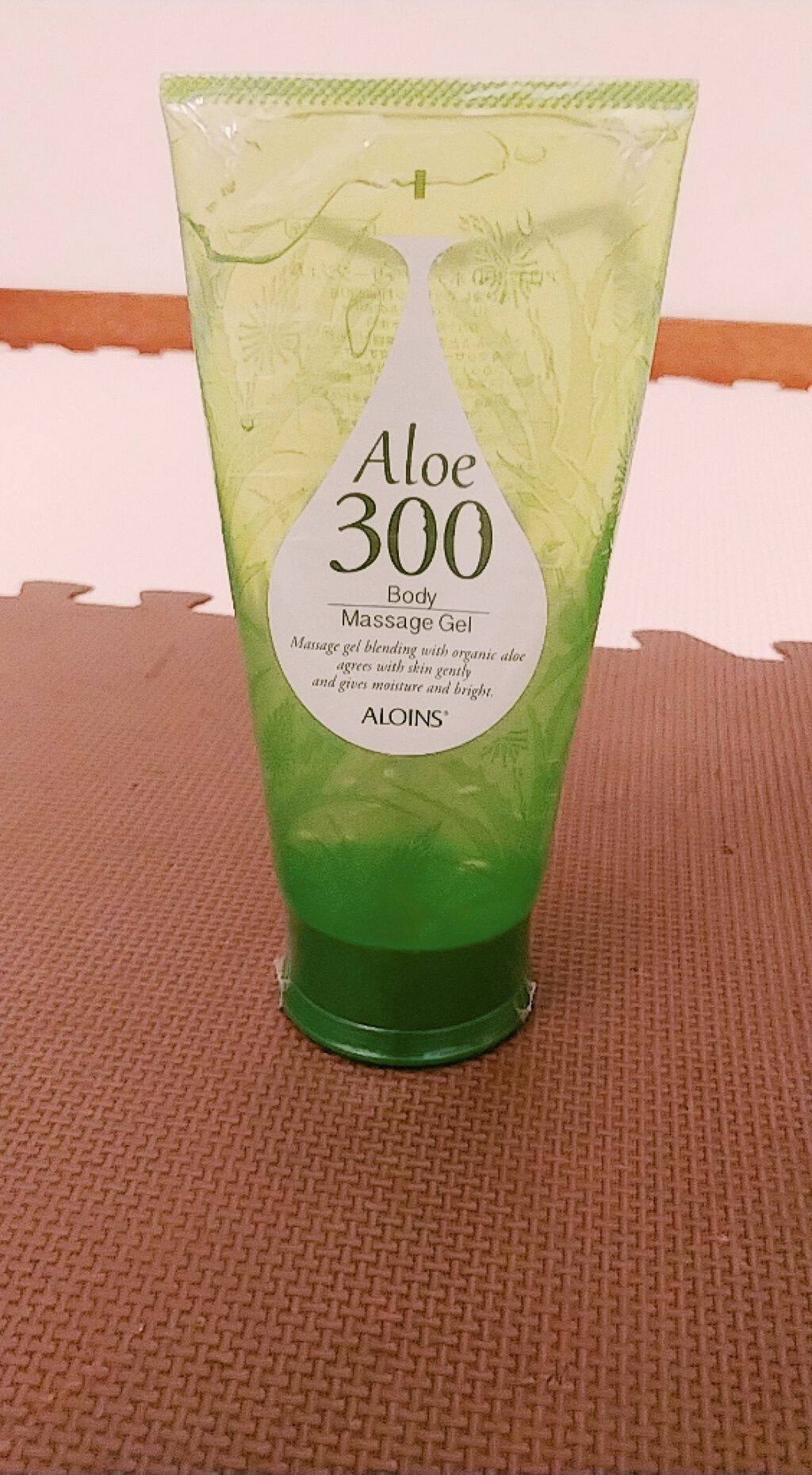 ♡300円ショップ♡

(*^^*)
ミカヅキモモコで買いました♪
アロエボディジェル★

お風呂で体洗ってから、アロエボディジェルでマッサージします★そのあと洗いだら★


お肌ツルルン♪チャンです♪♪♪


タップリ入って300円はお買
