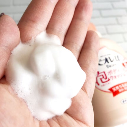 泡で出てくる!ボディウォッシュ うるおいしっとり/ビオレu/ボディソープを使ったクチコミ(2枚目)