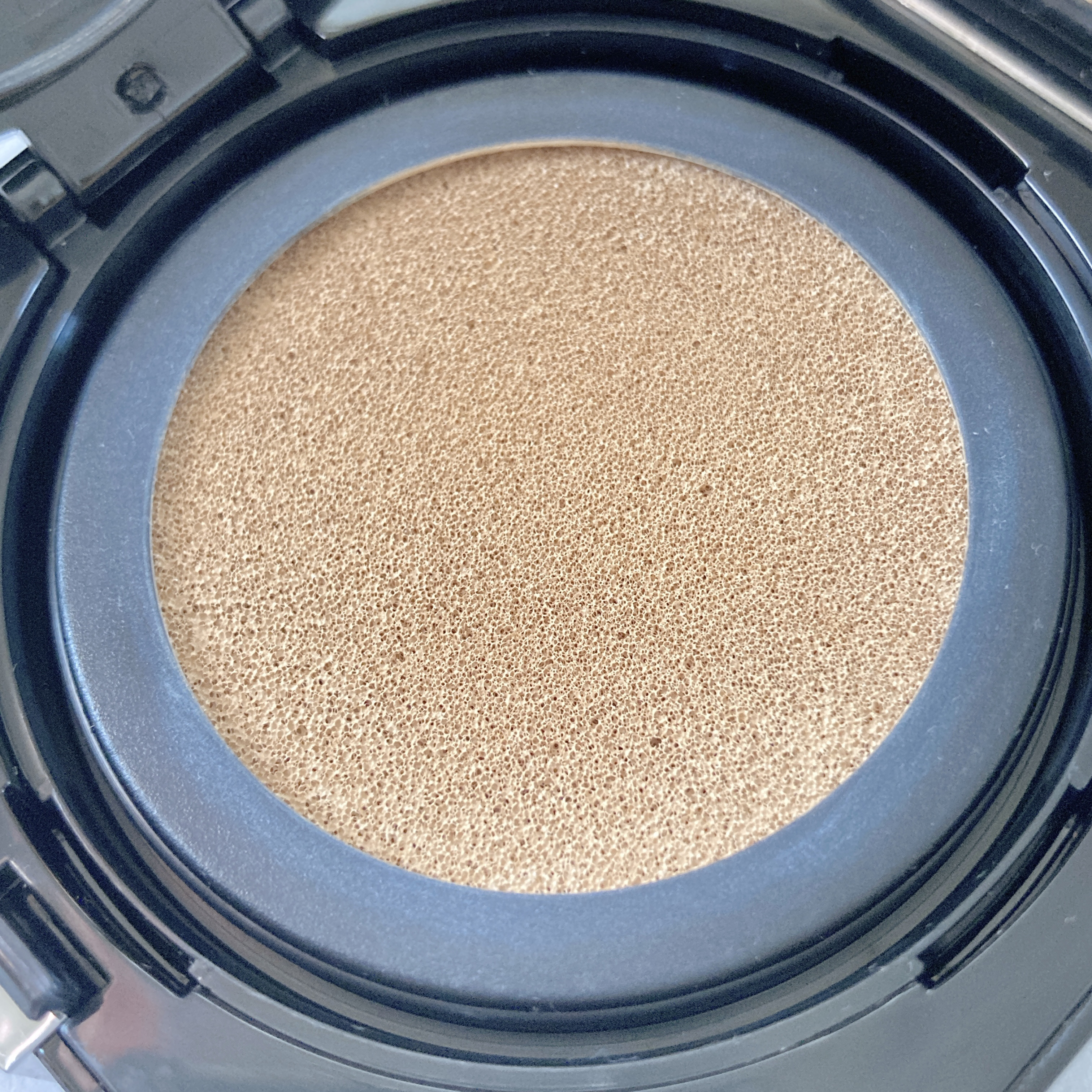 プリズム・リーブル・スキンケアリング・グロウ・クッション 1-W105	/GIVENCHY/クッションファンデーションを使ったクチコミ（2枚目）