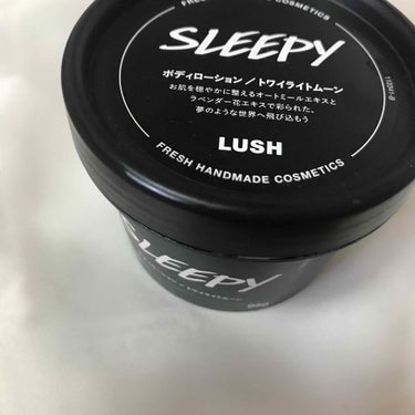 LUSHのボーディーローション（トワライトムーン）

さすがLUSHの商品！！
翌朝起きてもしっとりを実感できます☺︎❤︎

匂いは甘めなラベンダーの匂いで
夜塗ったらいい匂いに包まれて眠れます💤

ベ