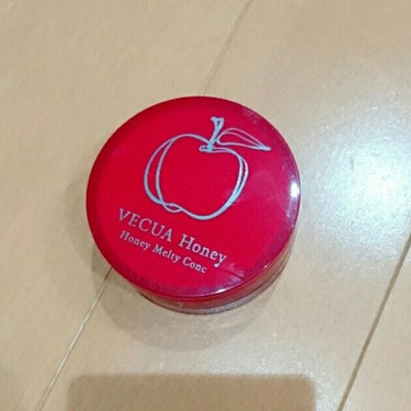 ☆☆☆☆☆

限定(？)のアップルキスです！😘

17ｇ入っているのでコスパが良いです。
ほんのりピンク色なので血色が良くなります

リンゴの香りがして使っていて癒されます😆
(好みが分かれる香りです)