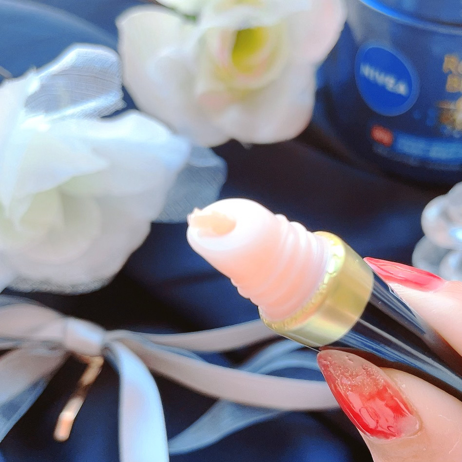ニベア　ロイヤルブルーリップ　濃密美容ケア/ニベア/リップ美容液を使ったクチコミ（2枚目）