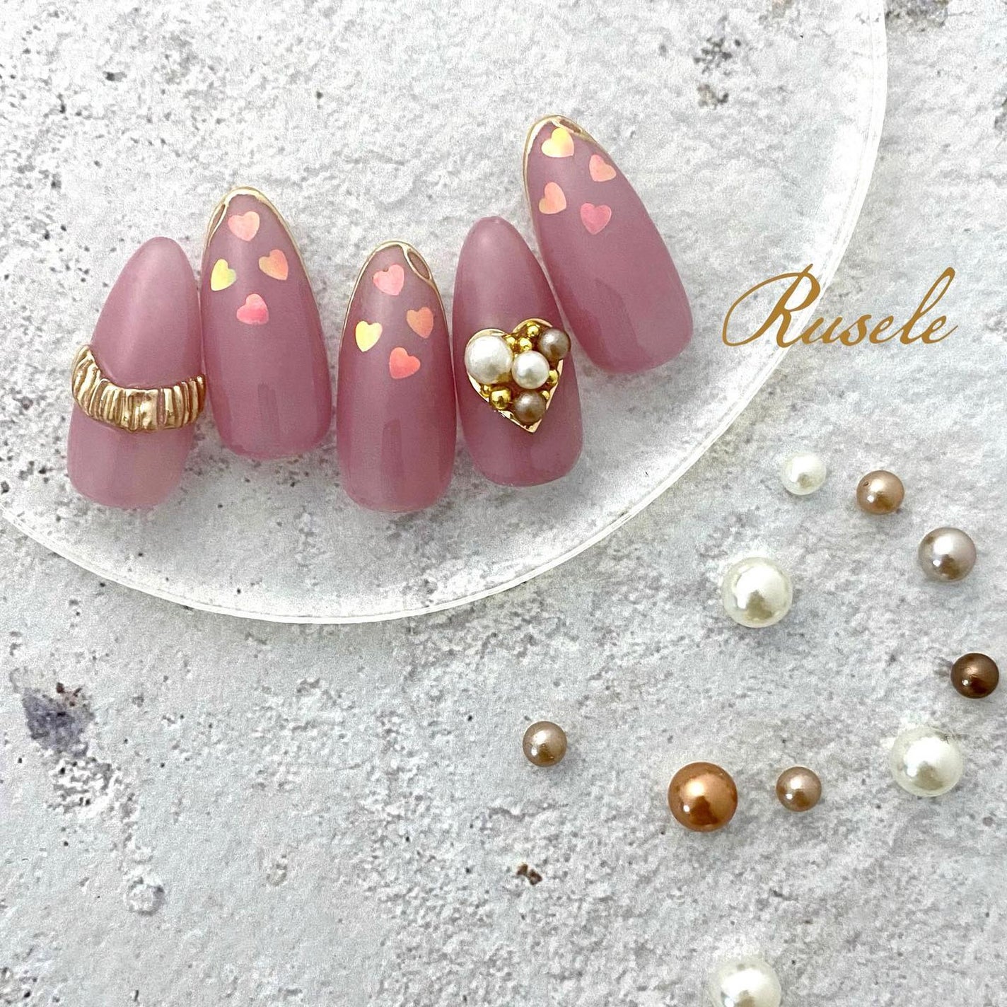 naomi on LIPS 「💝💝💝ワントーンでバレンタイン💅❤︎とパールできゅーとにオ..」(1枚目)