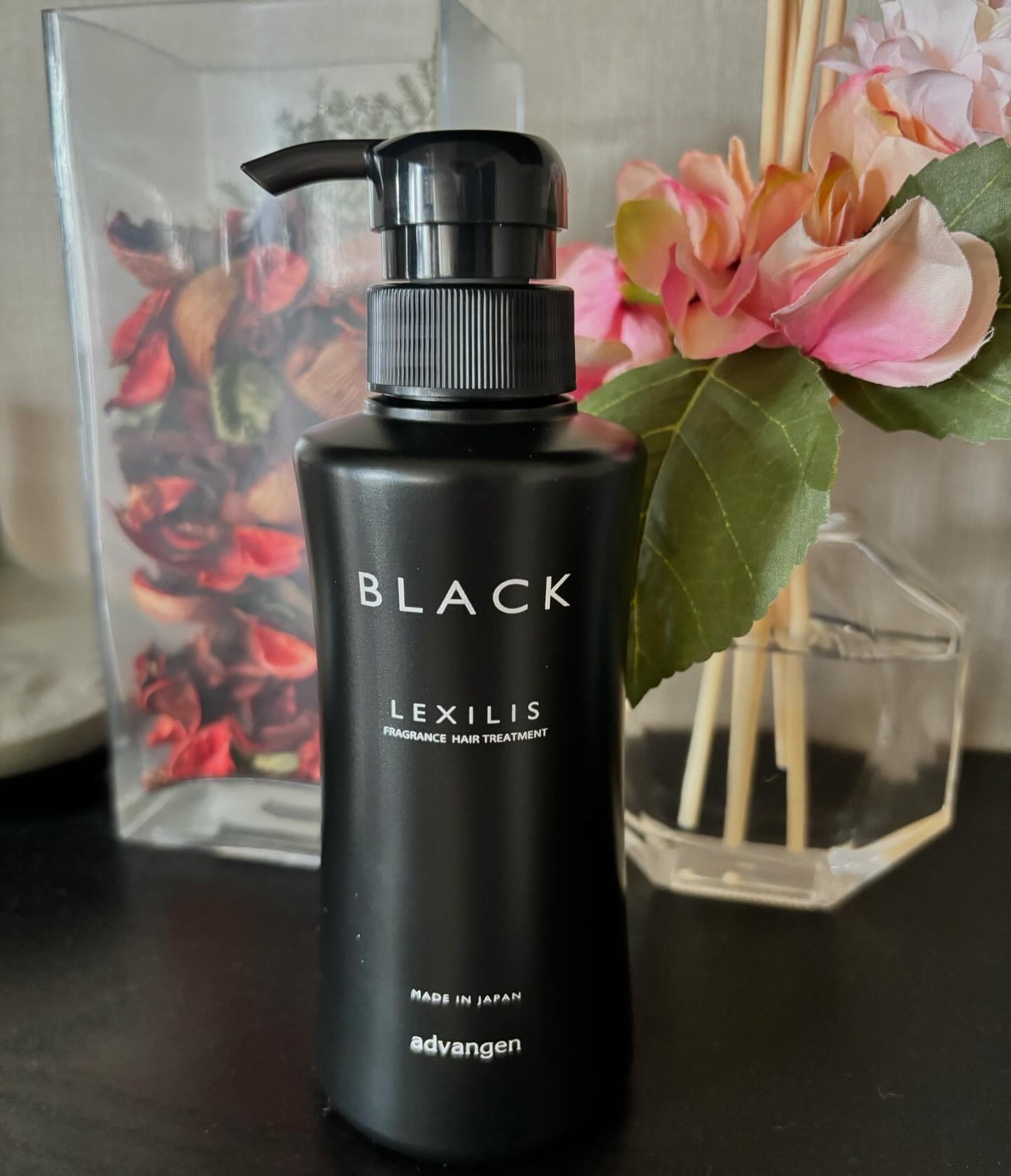 mochi ♡ →フォロバ on LIPS 「キューティクルのキメを整えてツヤ髪に~♪レキシリスブラック@l..」(1枚目)