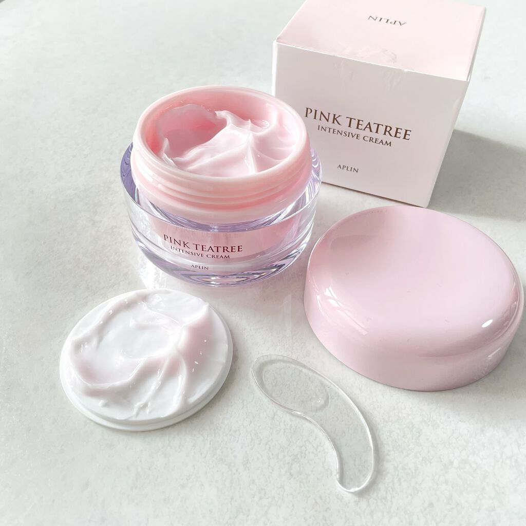 
韓国のスキンケアブランドAPLIN（アプリン）
✔️#ピンクティーツリークリーム
　
天然のビタミンB12やシカ成分も配合されていて
ニキビの鎮静にも安心して使えるのが嬉しいこちら☺️
　
とても伸びのいいテクスチャーですが
肌の仕上がり