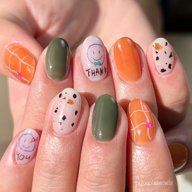 ぴよこれいと  あうるす on LIPS 「ハロウィンカラーでらくがきネイル💅✏️#カラフルネイル#col..」（1枚目）