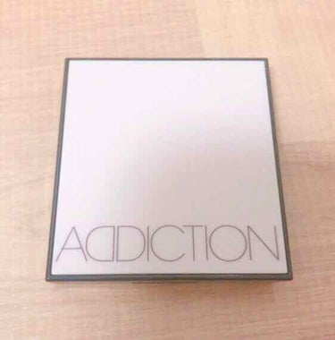 addiction
コントゥアリングアディクション01〈フェスカラー〉
期間限定商品✨

シェーディング用に購入😌
これで小顔になる！！！いや、小顔に見せる！！！
使ってみると、、、
ん〜色づきはかなり