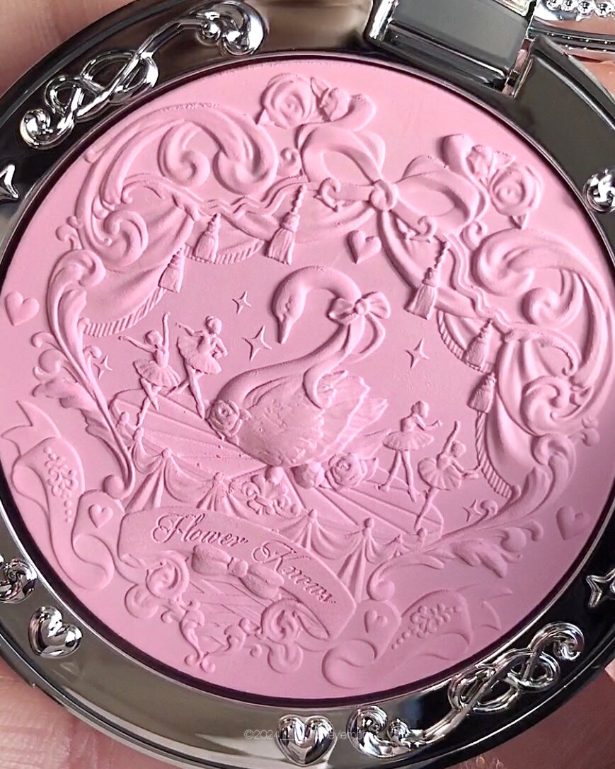 フラワーノーズ スワンバレエシリーズ ブラッシュコンパクト/FlowerKnows/パウダーチークを使ったクチコミ(5枚目)