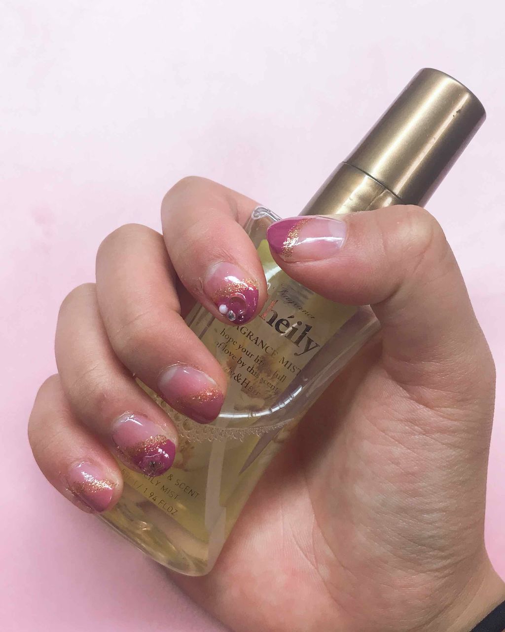 moshan on LIPS 「100均のマニキュアを使ってネイルしてみた🐶意外と色味も綺麗で..」(1枚目)