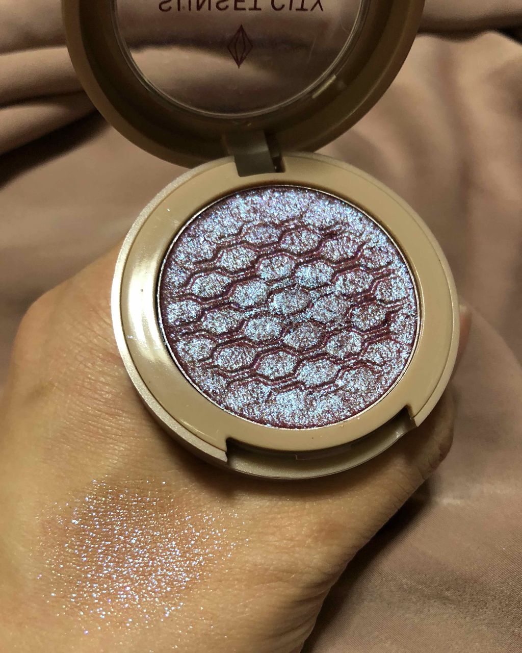 SUNSET CITY/HOLDLIVE/単色アイシャドウを使ったクチコミ（2枚目）