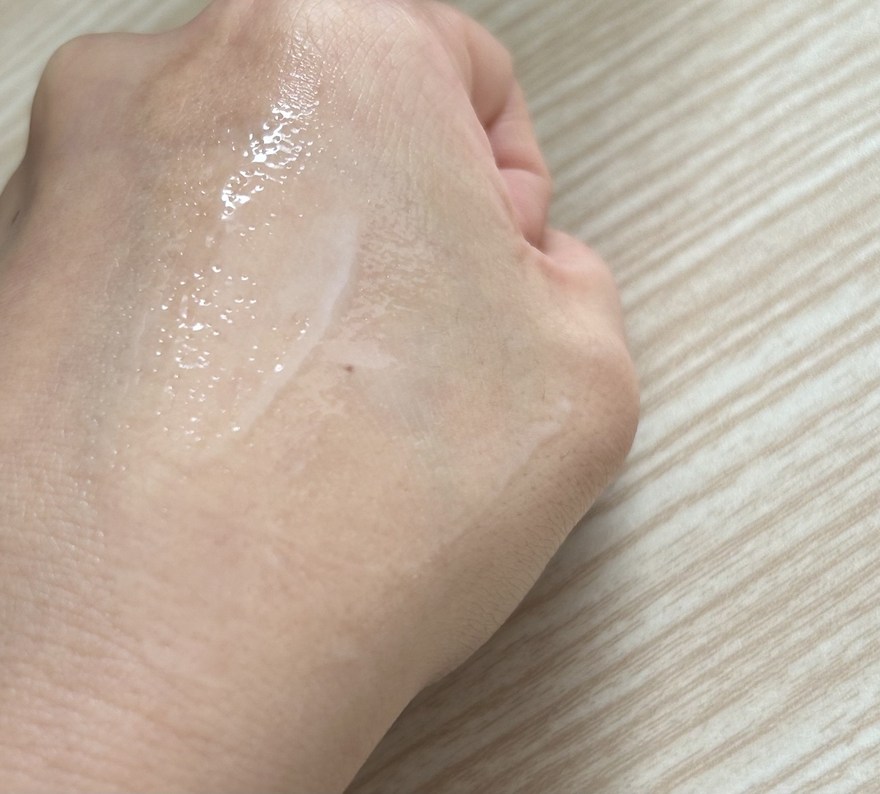 ディズム オールインワンジェル モイスト [しっとりタイプ]/DISM/オールインワン化粧品を使ったクチコミ（3枚目）