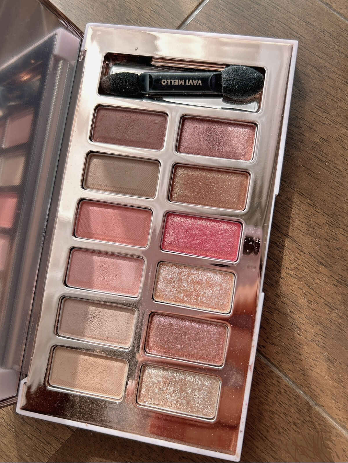 バレンタインボックス3ローズモーメント/VAVI MELLO/アイシャドウパレットを使ったクチコミ（2枚目）