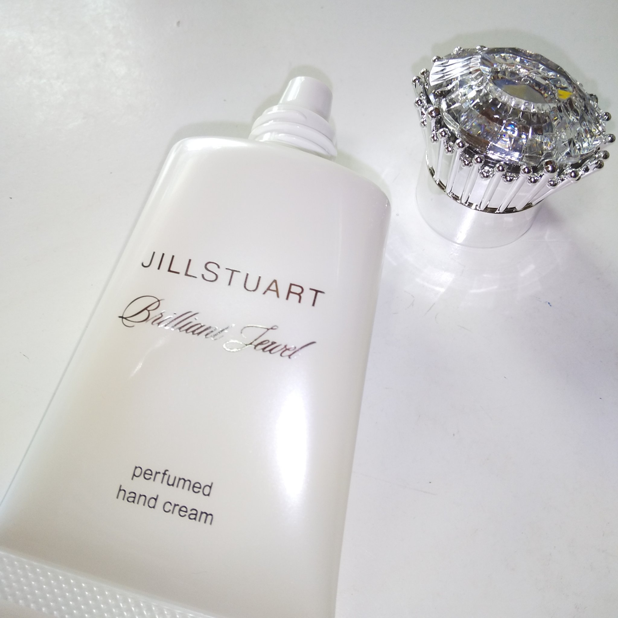 ブリリアントジュエル パフュームド ハンドクリーム/JILL STUART/ハンドクリームを使ったクチコミ（2枚目）